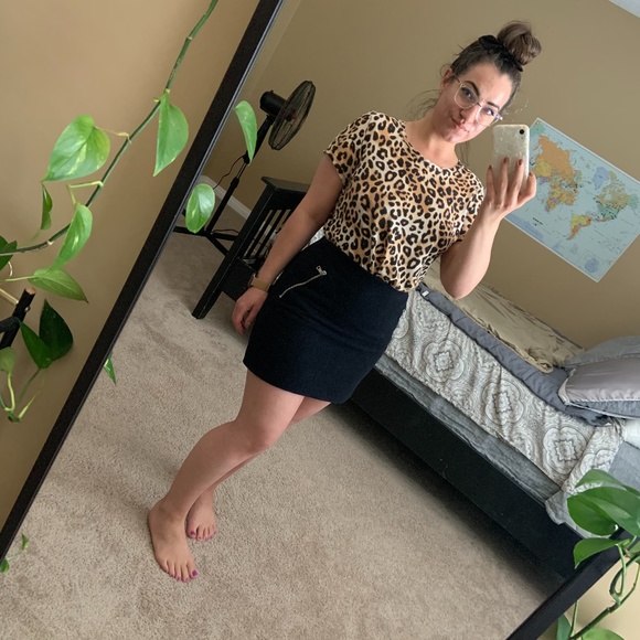 GAP Dresses & Skirts - Gap black wool mini skirt with pockets size 4